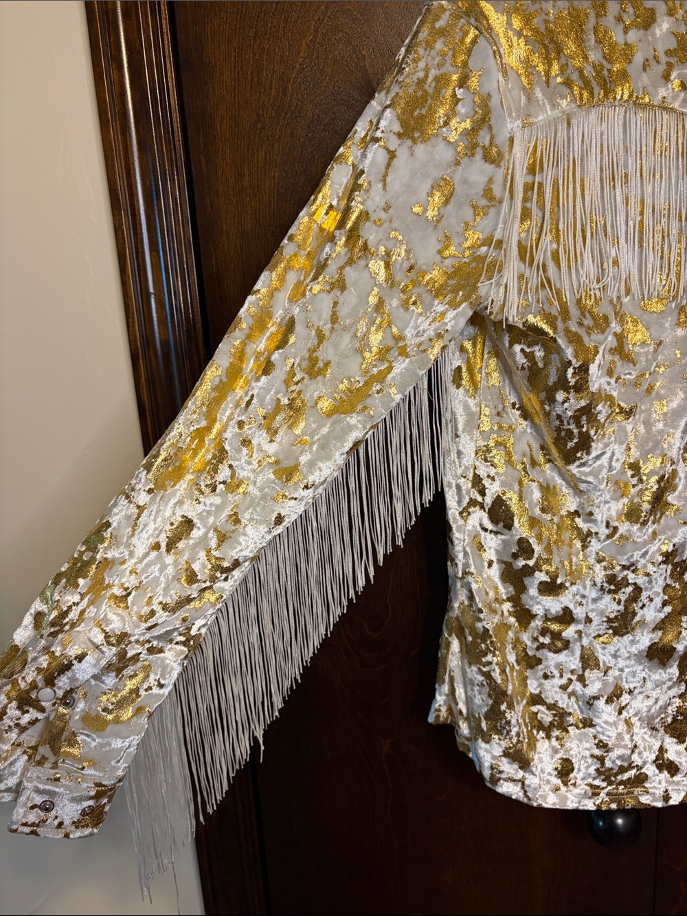 NWT Ranch Dress’n white and gold with white fringe across back and arms - Picture 3 of 3